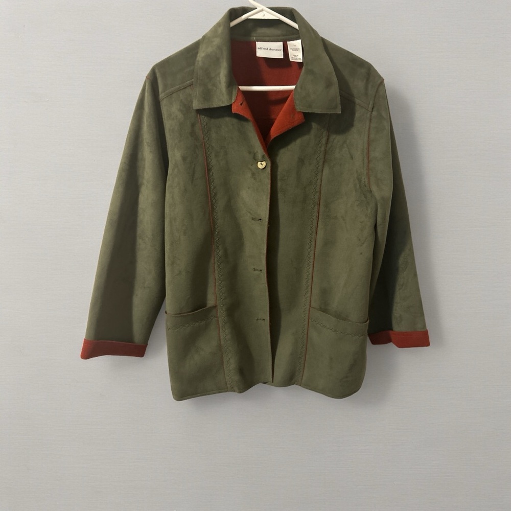Alfred Dunner women’s size 14 Hunter green with burgundy trim lightweight jacket